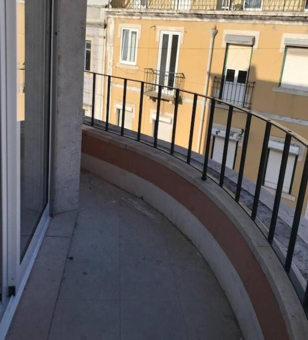 Cosy 2 Bedrooms Apartment In Arroios - Ssl 3A Lisbon Bagian luar foto